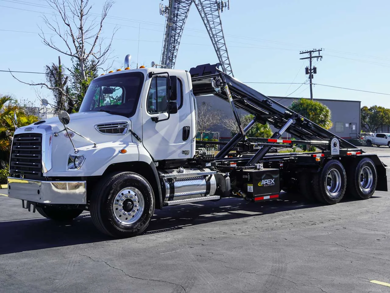 2025 Peterbilt 548 - image 2