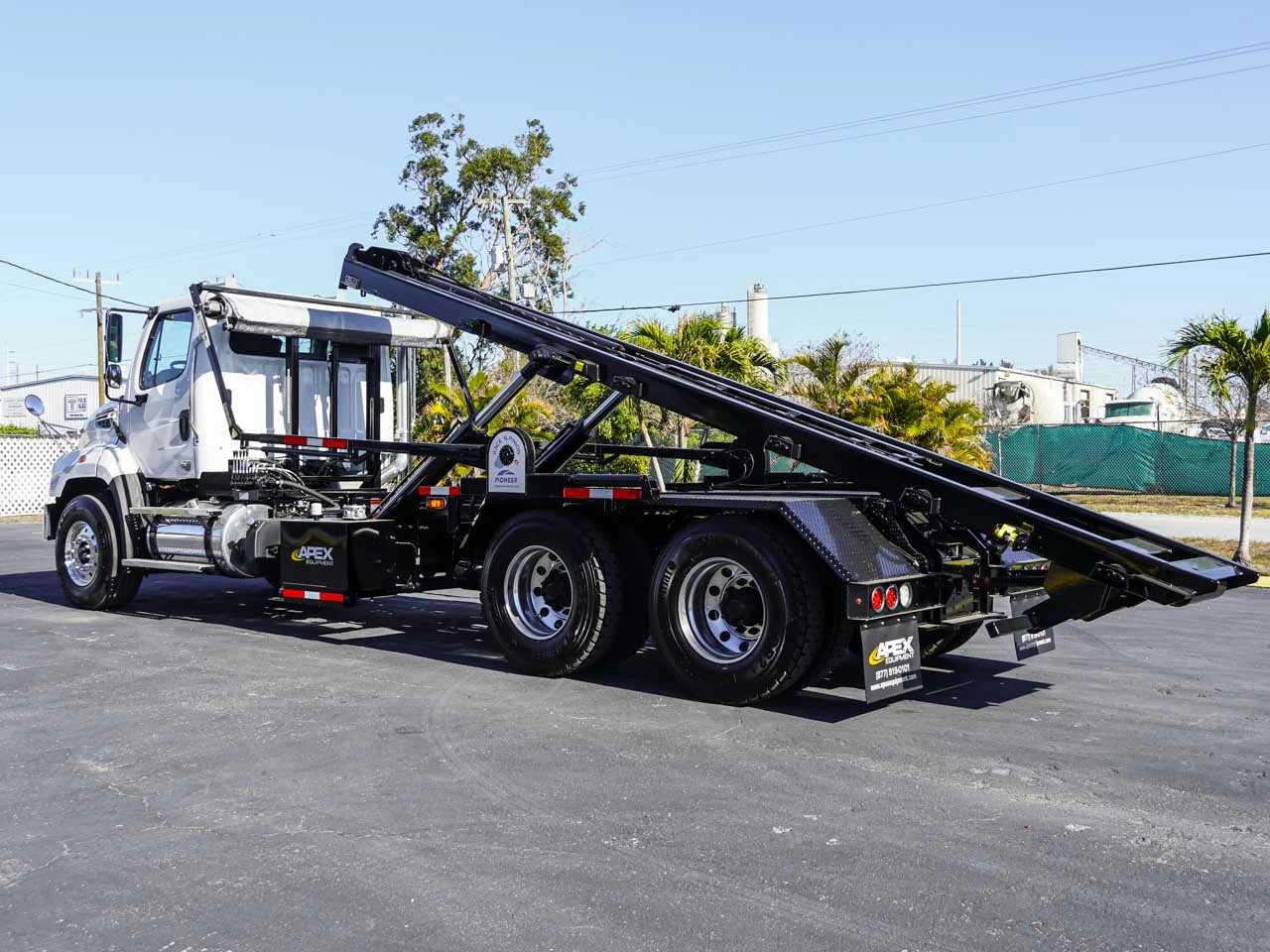 2025 Peterbilt 548 — photo 4