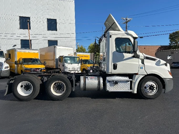 2019 Freightliner Cascadia in Braintree, MA — photo 8