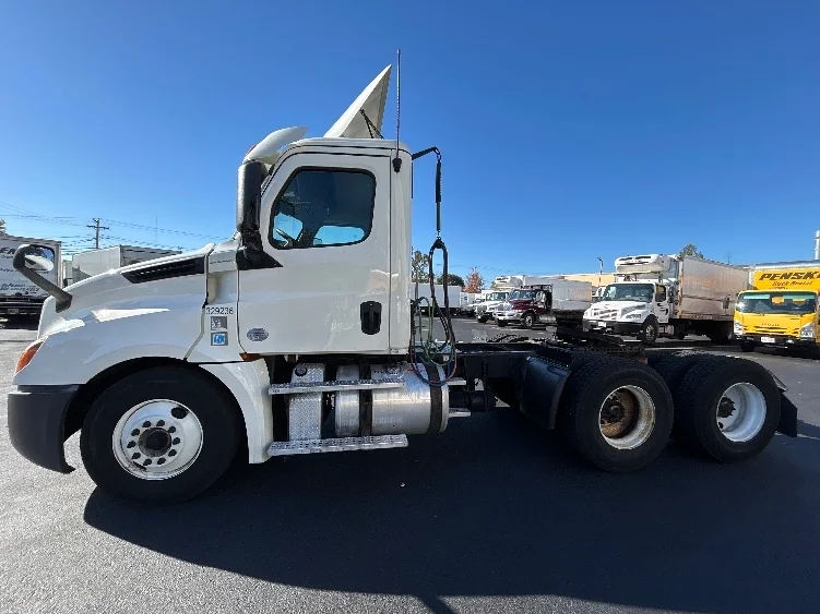 2019 Freightliner Cascadia in Braintree, MA — photo 4