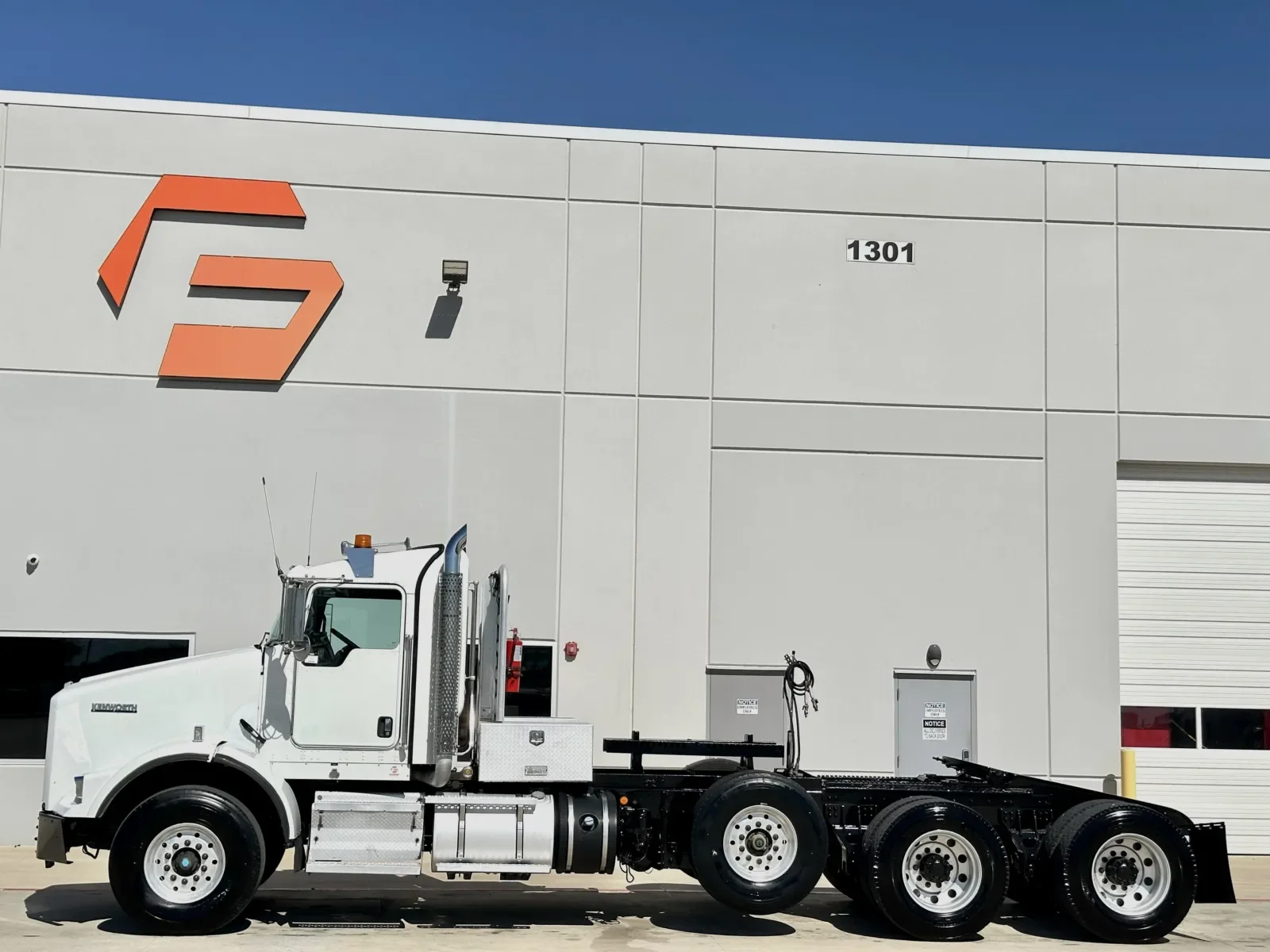 2014 Kenworth T800 - image 4