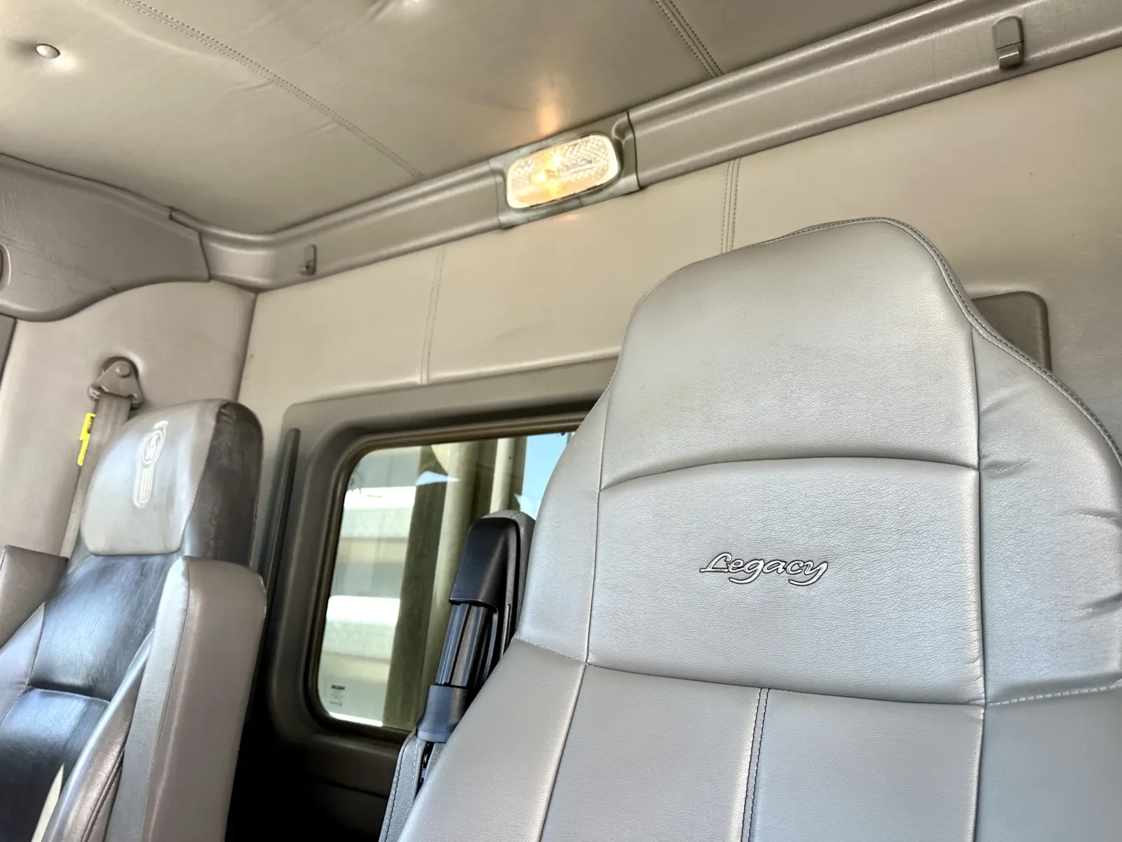 2014 Kenworth T800 - image 20