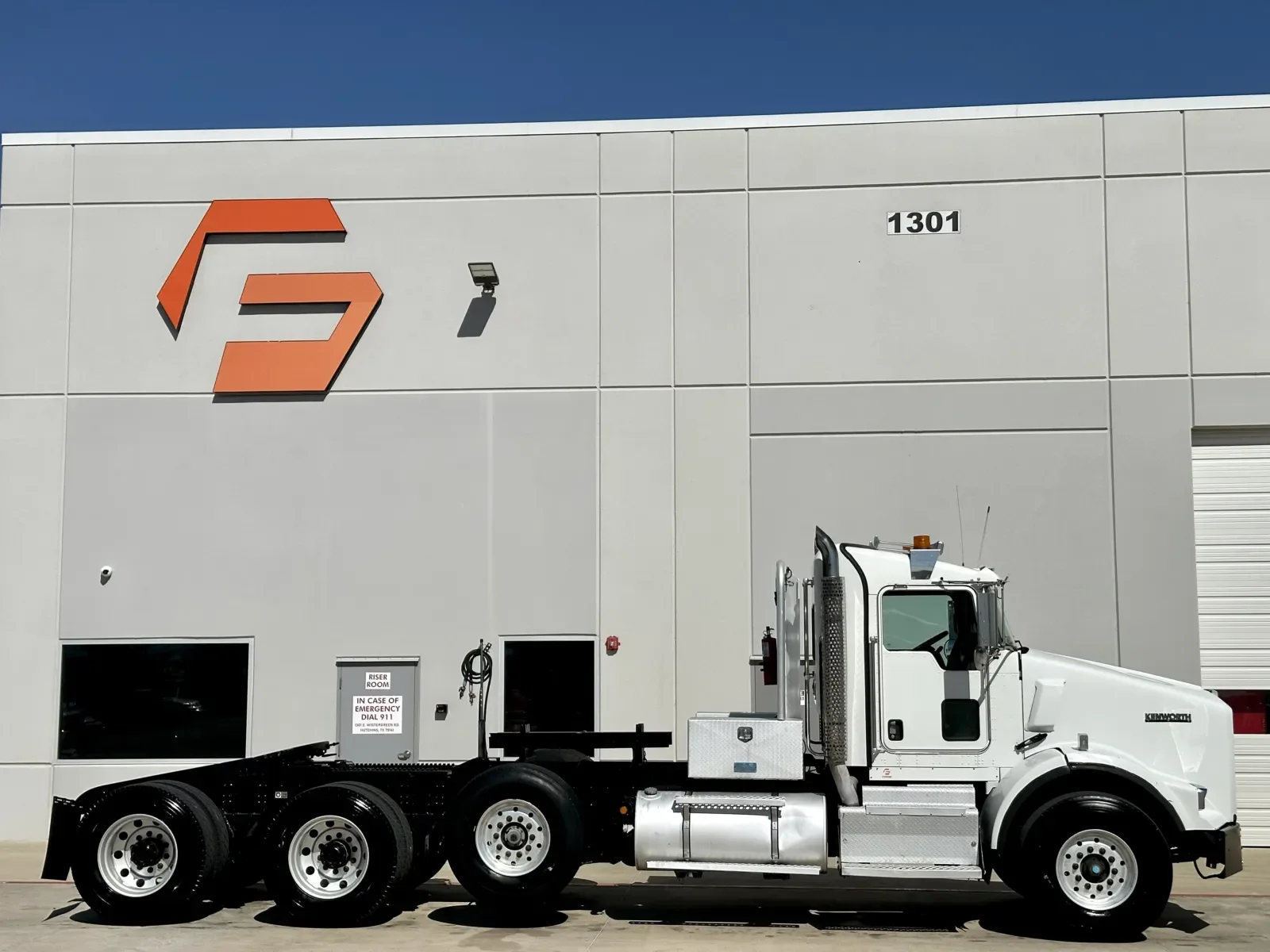 2014 Kenworth T800 - image 3