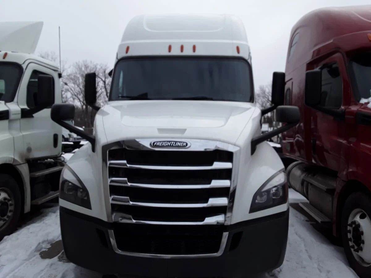 2020 Freightliner Cascadia - image 2