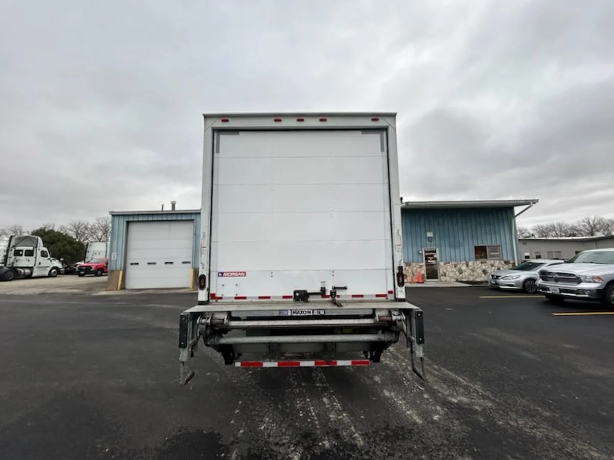 2019 Freightliner M2 106 - image 5