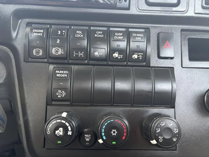 2020 International LT — photo 16