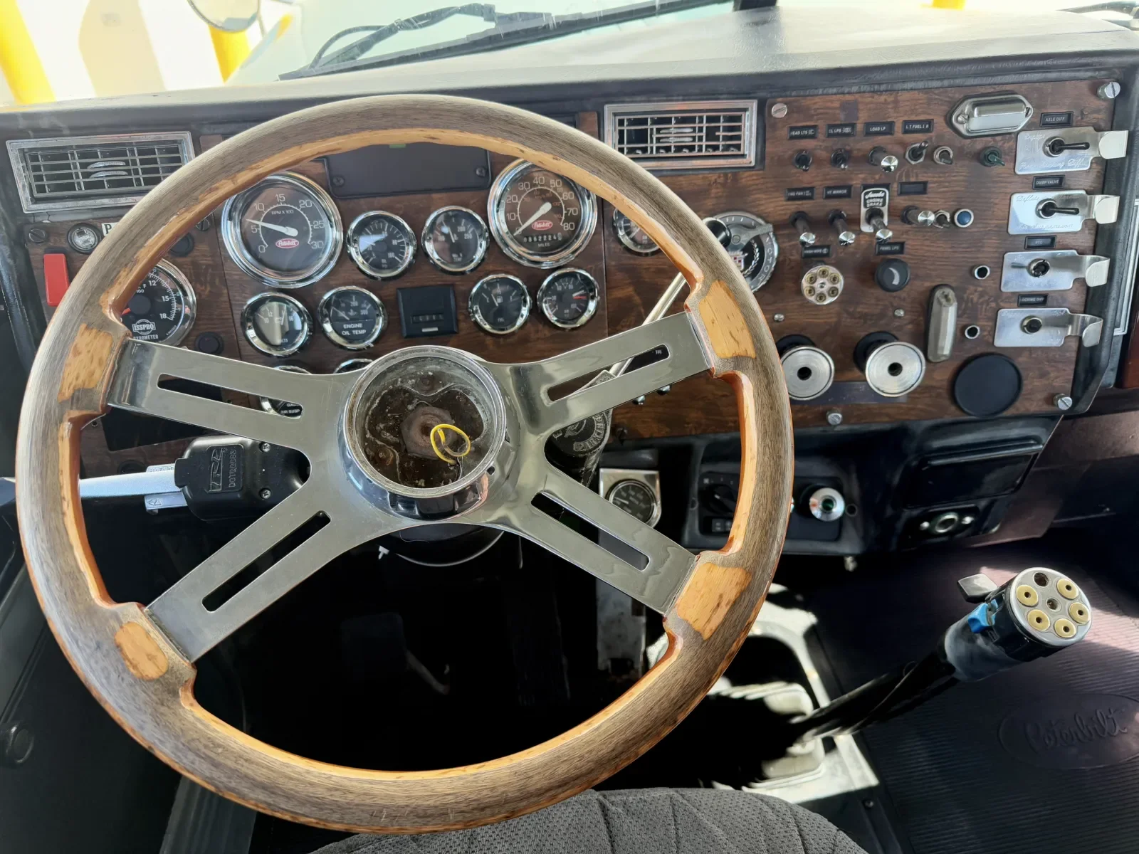 1998 Peterbilt in New Lenox, IL — photo 16