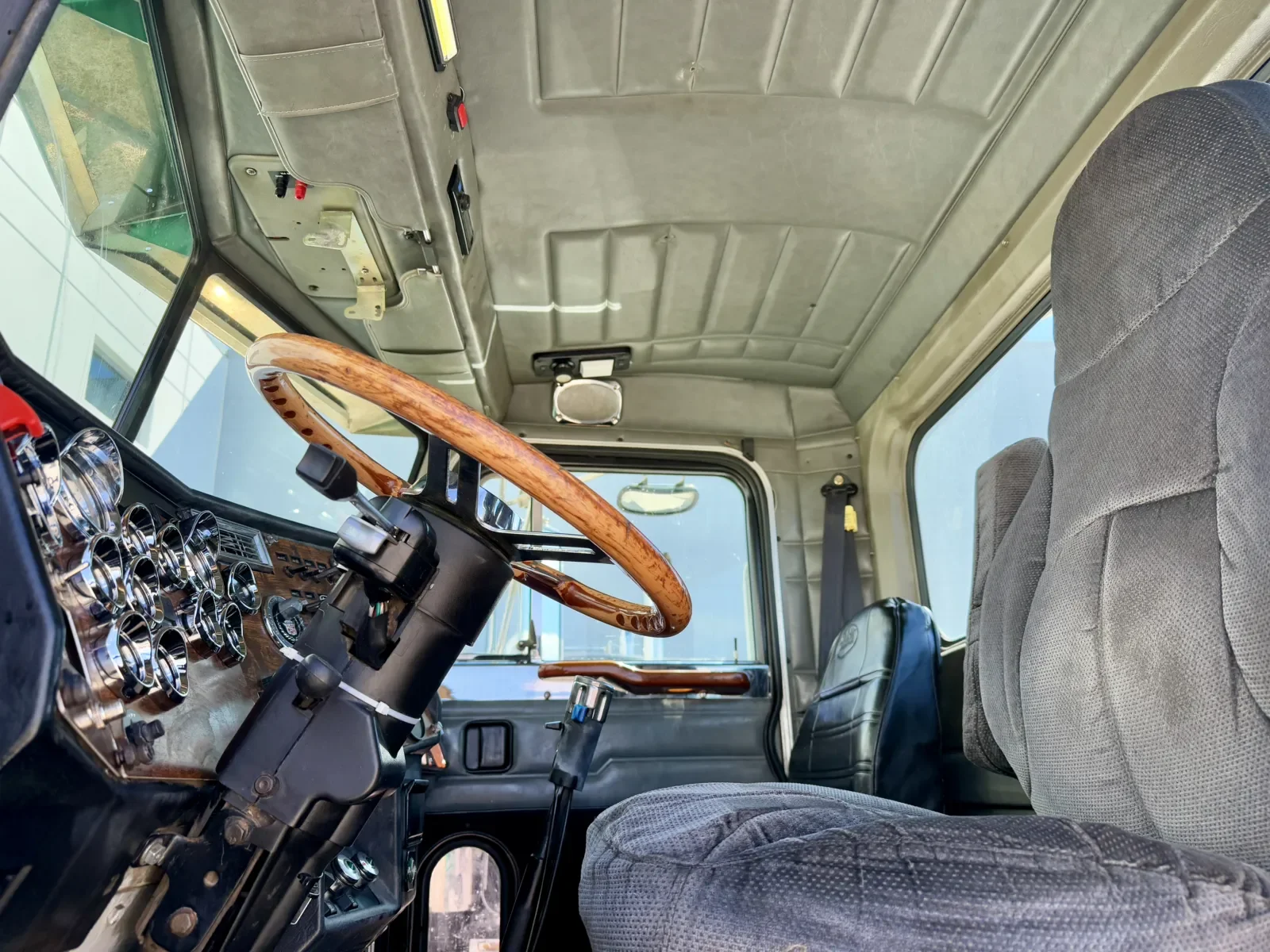 1998 Peterbilt in New Lenox, IL — photo 14