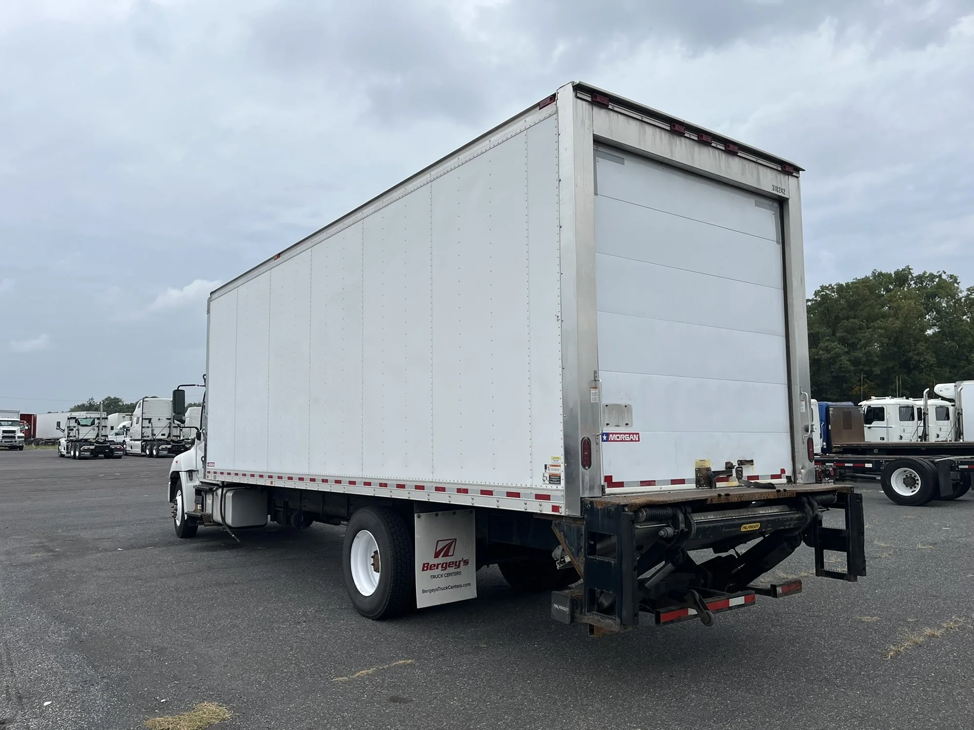 2018 Hino 338 - image 6