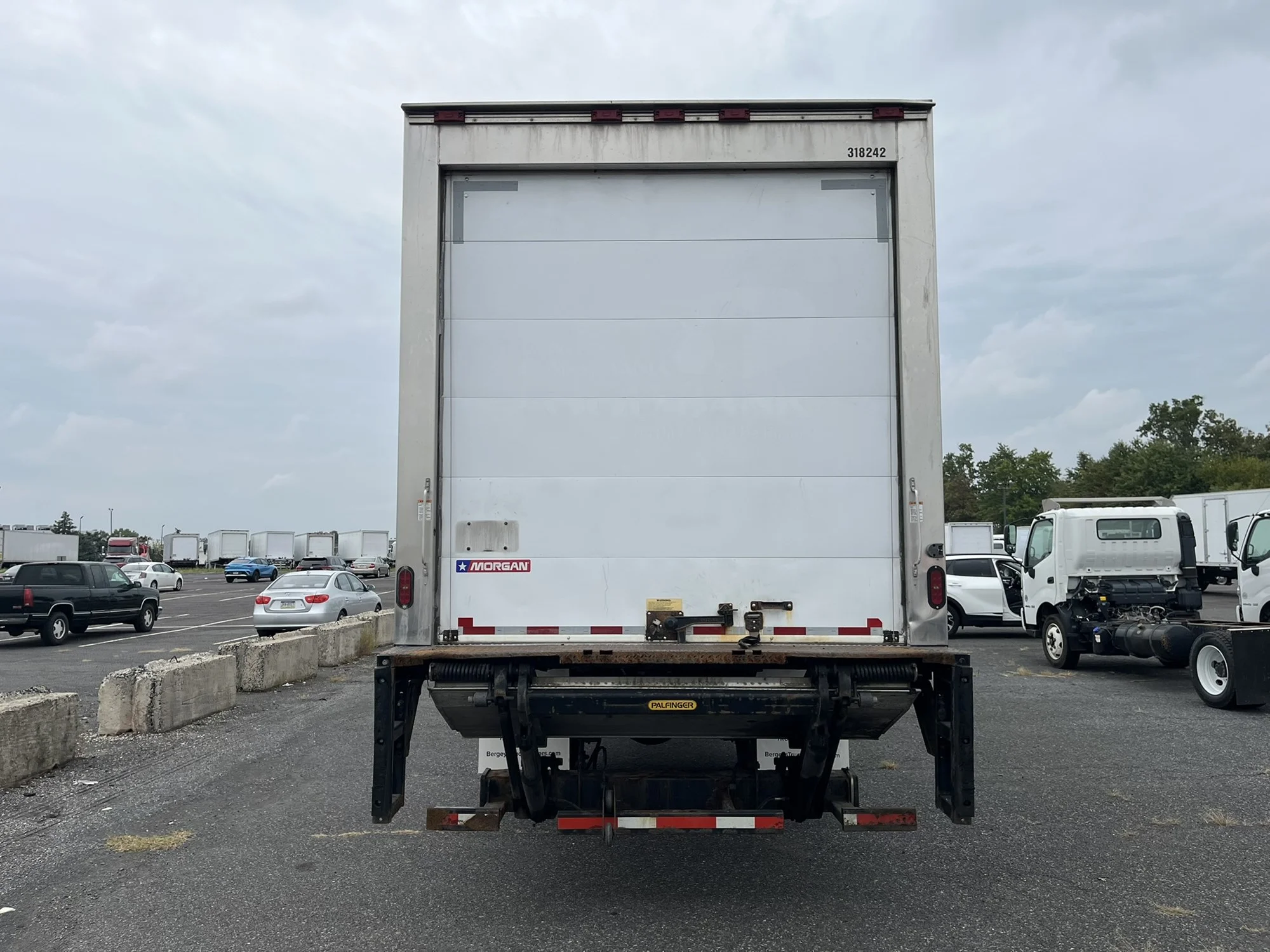 2018 Hino 338 in New Castle, DE — photo 5