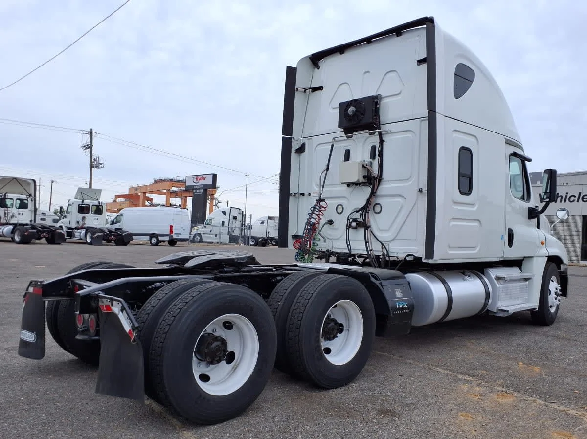 2020 Freightliner Cascadia in Memphis, TN — photo 4