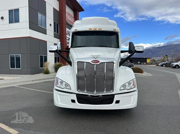 2024 Peterbilt 579 in Ogden, UT — photo 2