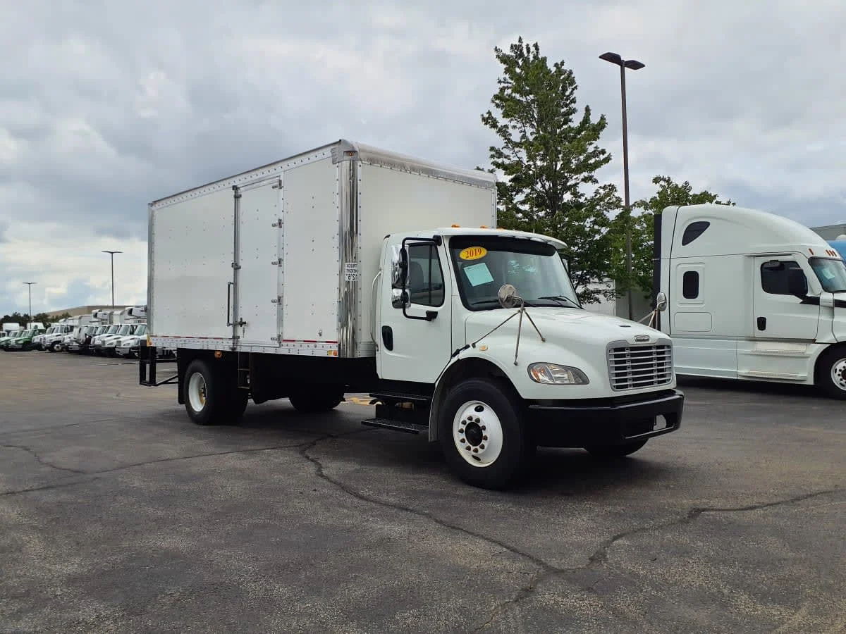 2019 Freightliner M2 106 - image 3