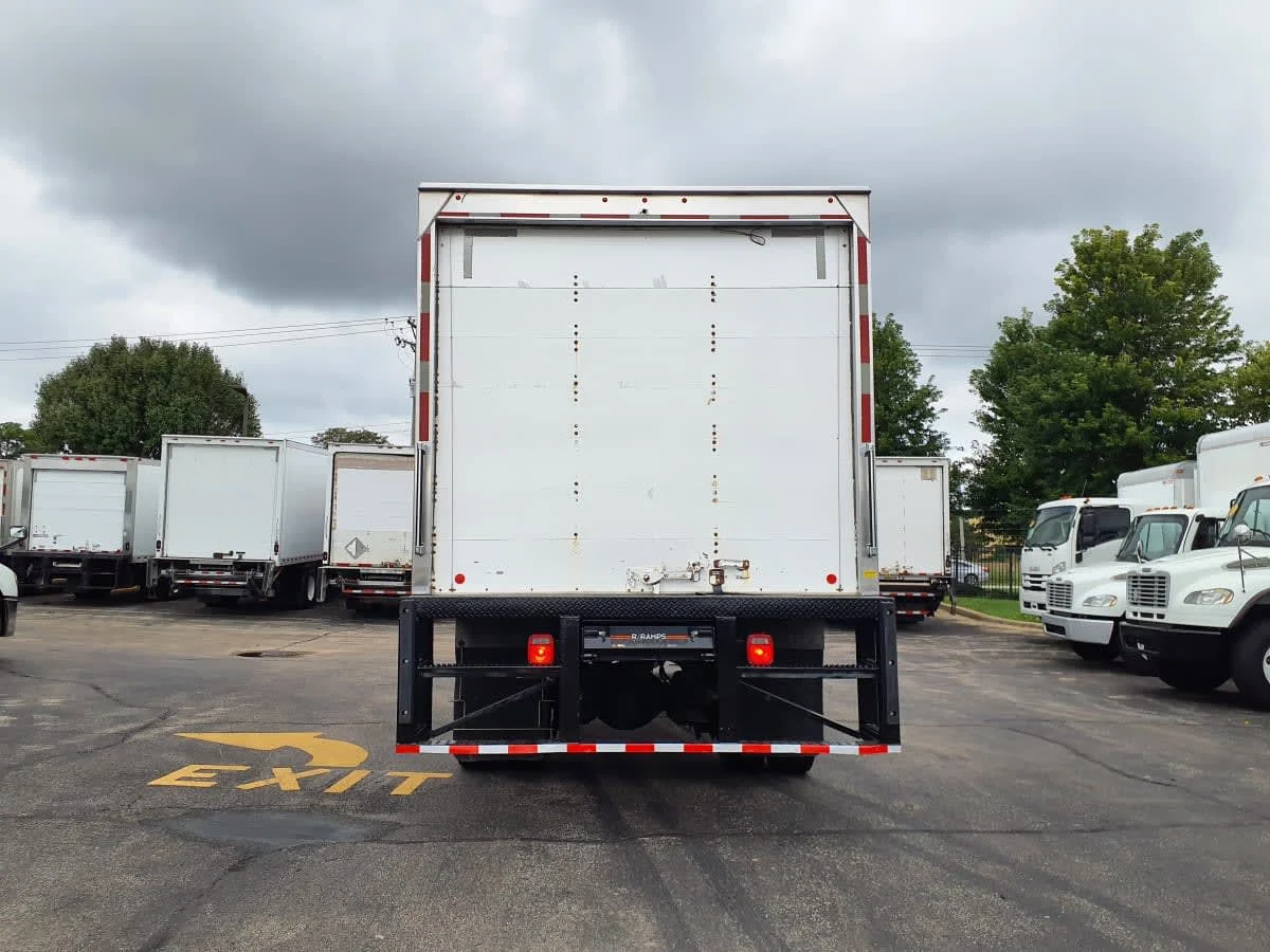 2019 Freightliner M2 106 - image 5