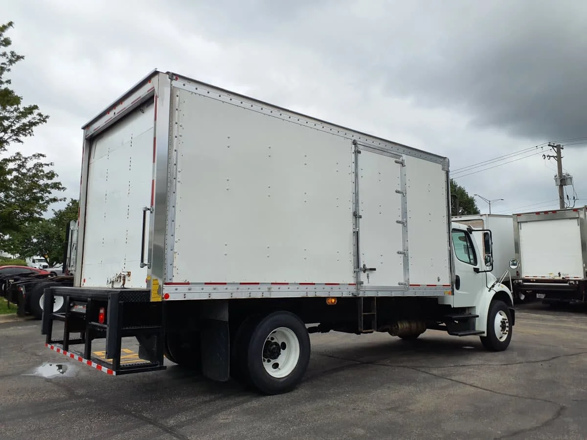 2019 Freightliner M2 106 - image 4