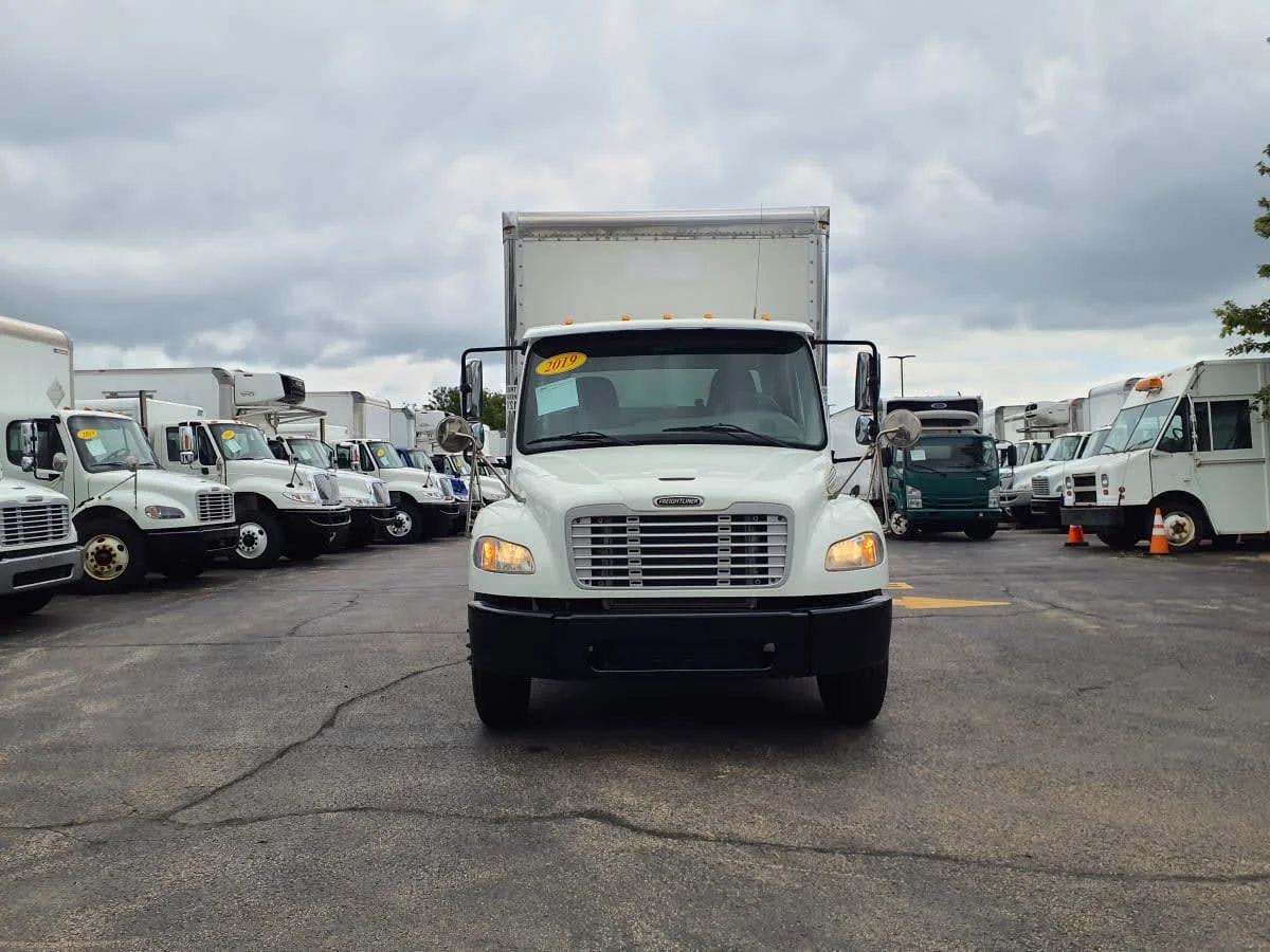 2019 Freightliner M2 106 - image 2