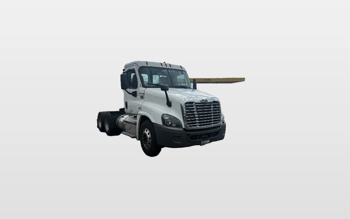 2019 Freightliner Cascadia - image 1