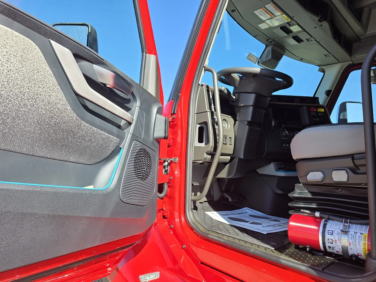 2026 Volvo VNL 860 in Toledo, OH — photo 8