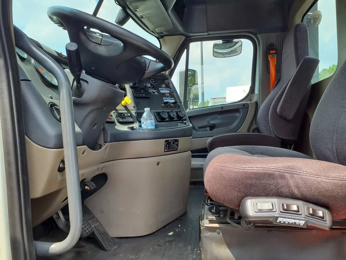 2019 Freightliner Cascadia in Atlanta, GA — photo 7