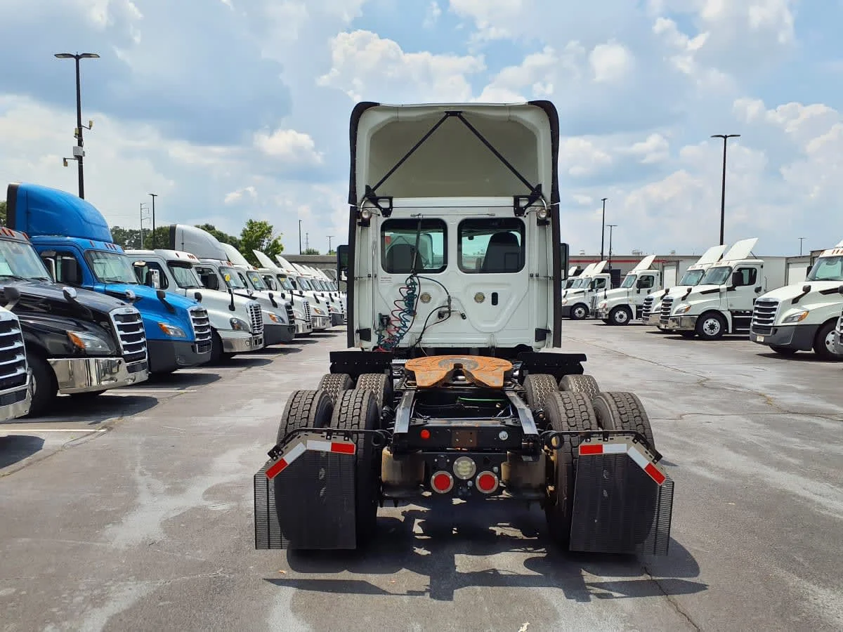 2019 Freightliner Cascadia in Atlanta, GA — photo 5