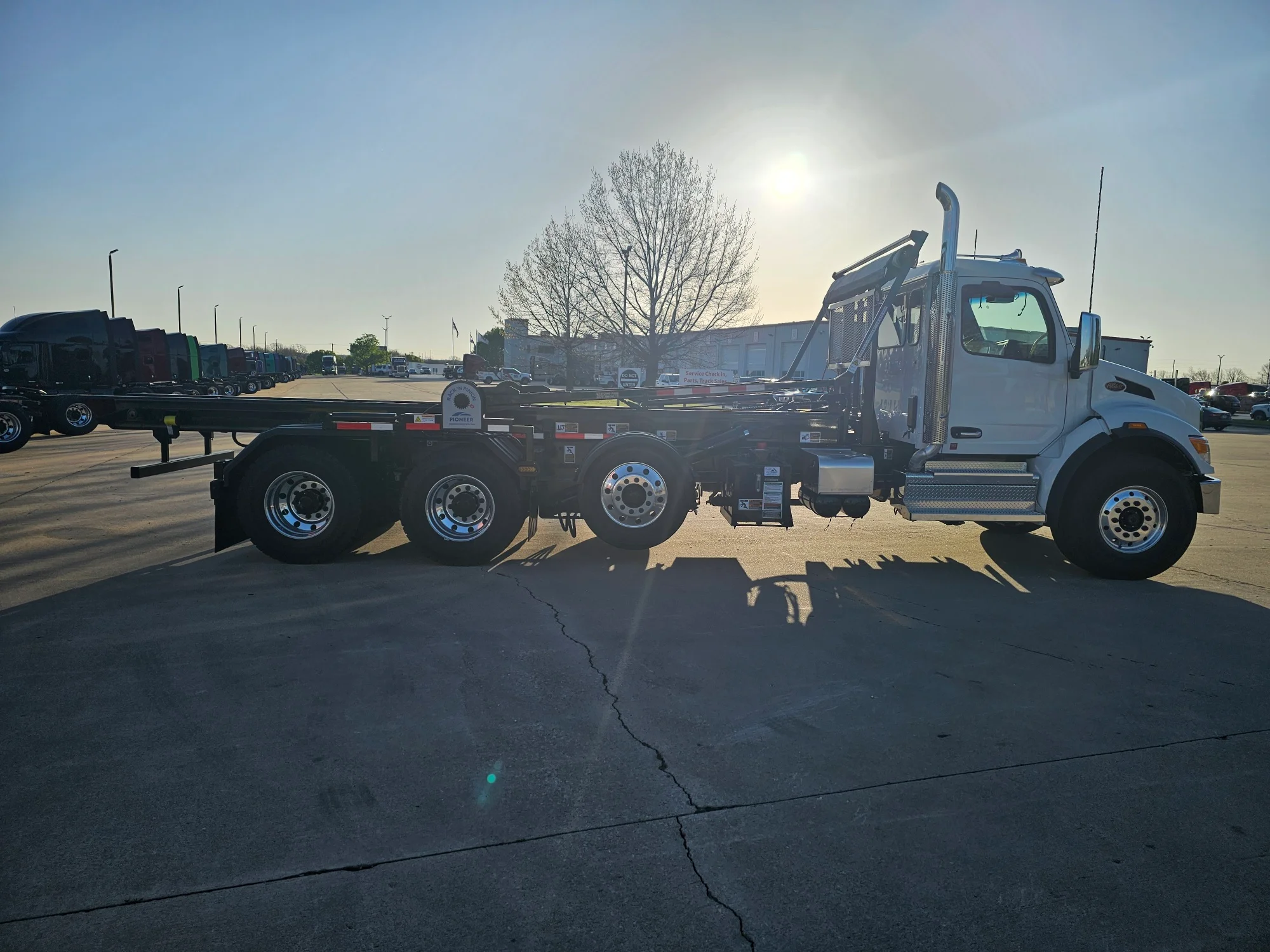 2025 Peterbilt 548 in Cincinnati, OH — photo 6