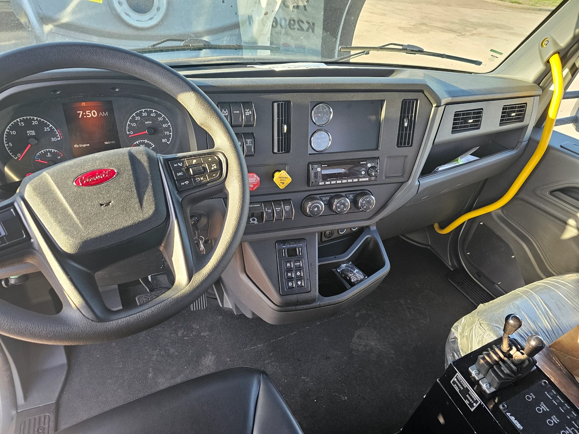 2025 Peterbilt 548 in Cincinnati, OH — photo 10