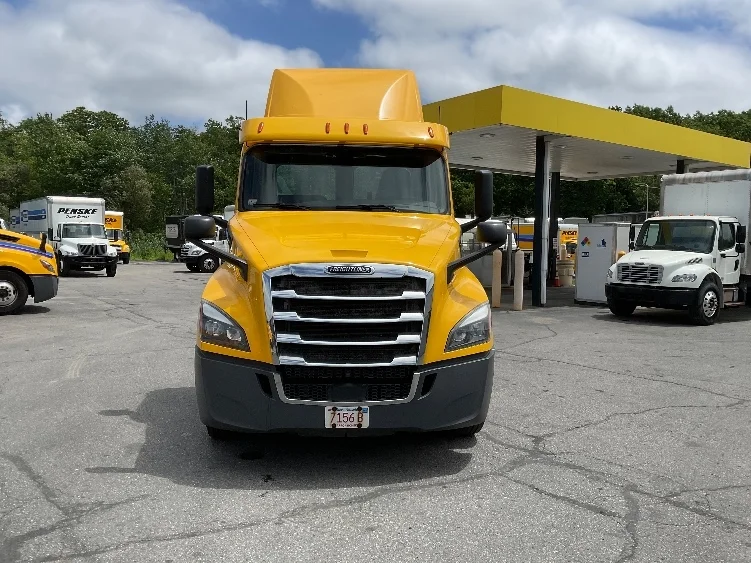 2019 Freightliner Cascadia in New Bedford, MA — photo 2