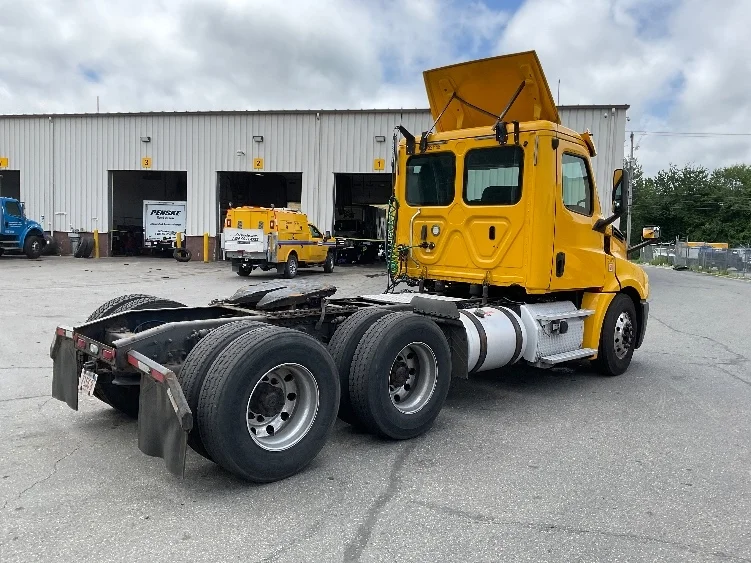 2019 Freightliner Cascadia in New Bedford, MA — photo 7