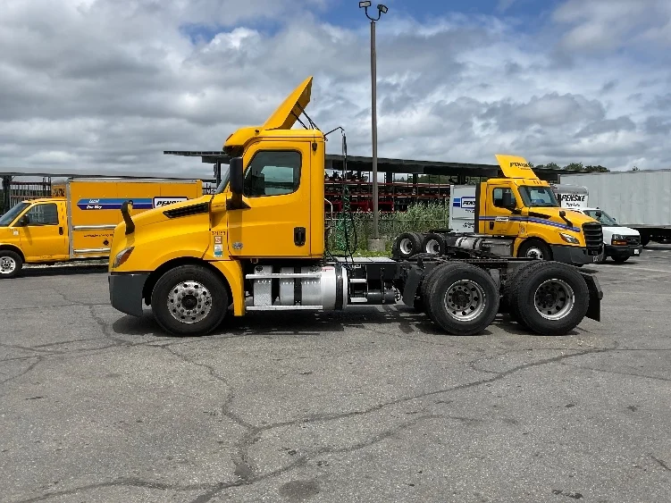 2019 Freightliner Cascadia in New Bedford, MA — photo 4