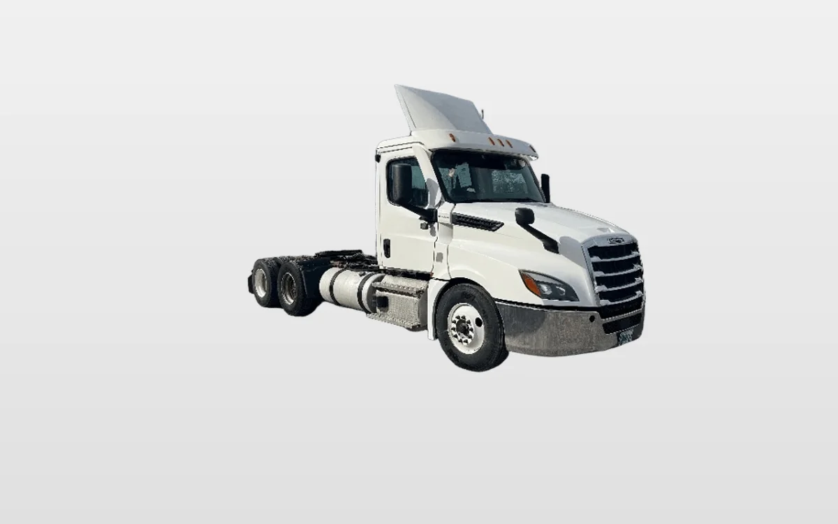 2020 Freightliner Cascadia - image 1