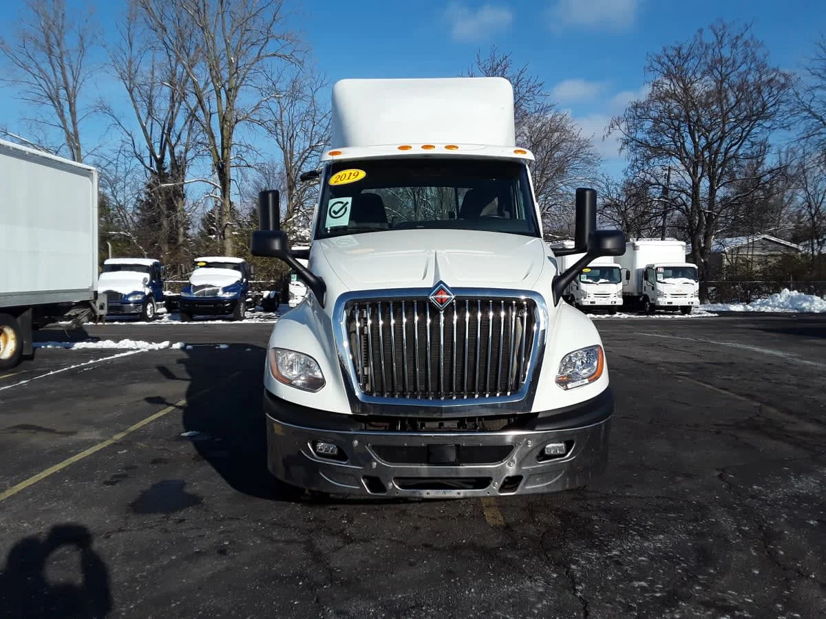 2019 International LT in Hilliard, OH — photo 2