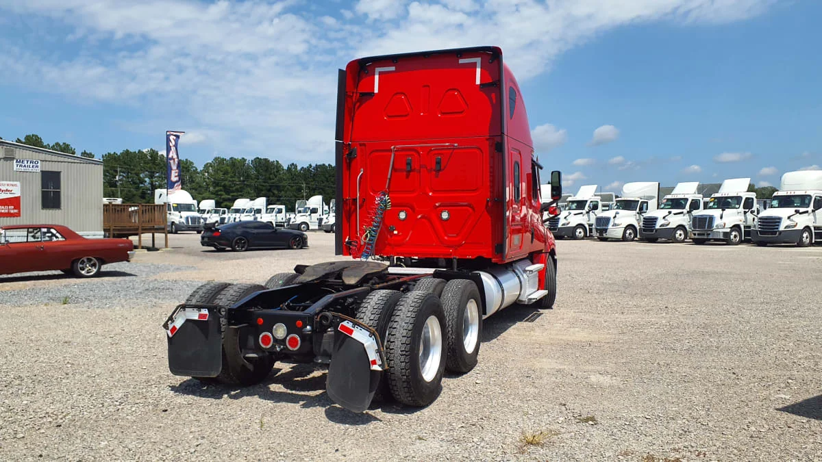 2021 Freightliner Cascadia in Birmingham, AL — photo 4