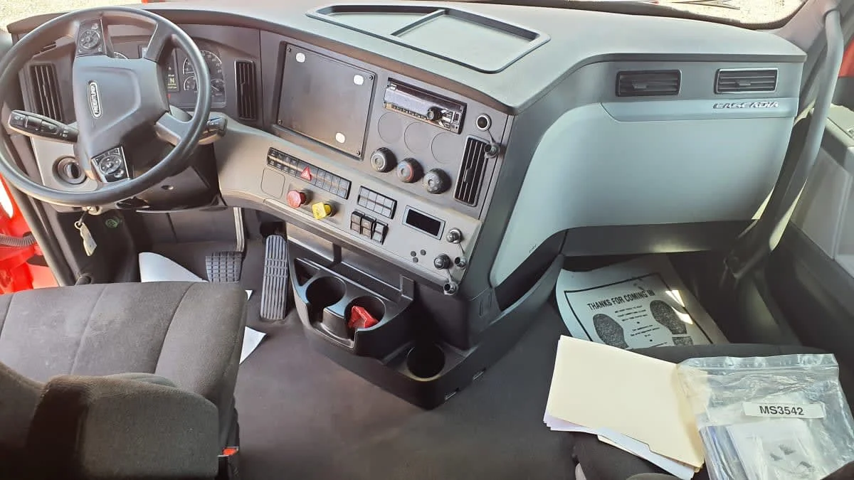 2021 Freightliner Cascadia in Birmingham, AL — photo 7