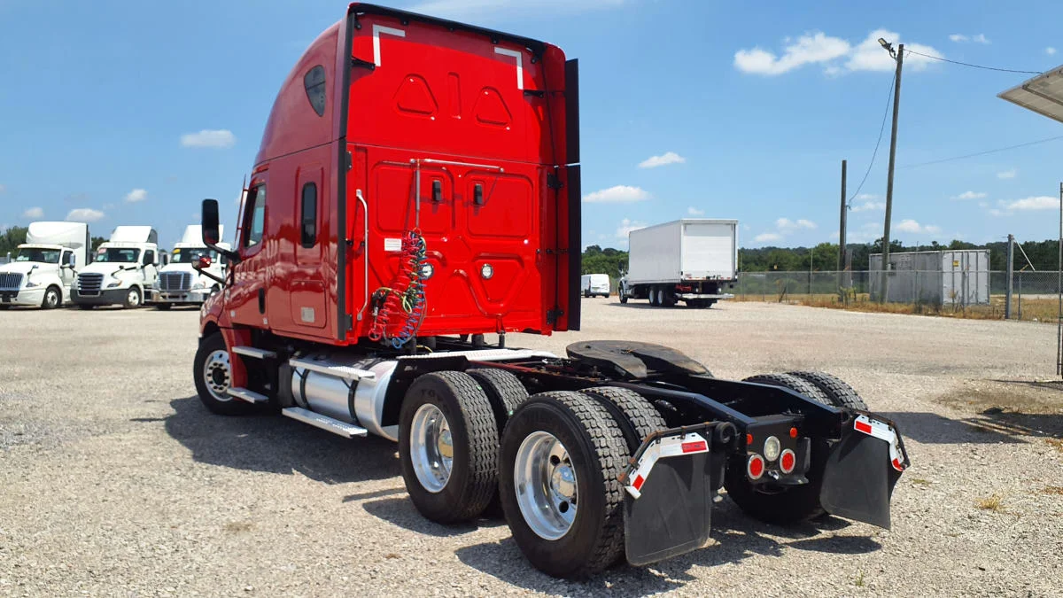 2021 Freightliner Cascadia in Birmingham, AL — photo 6