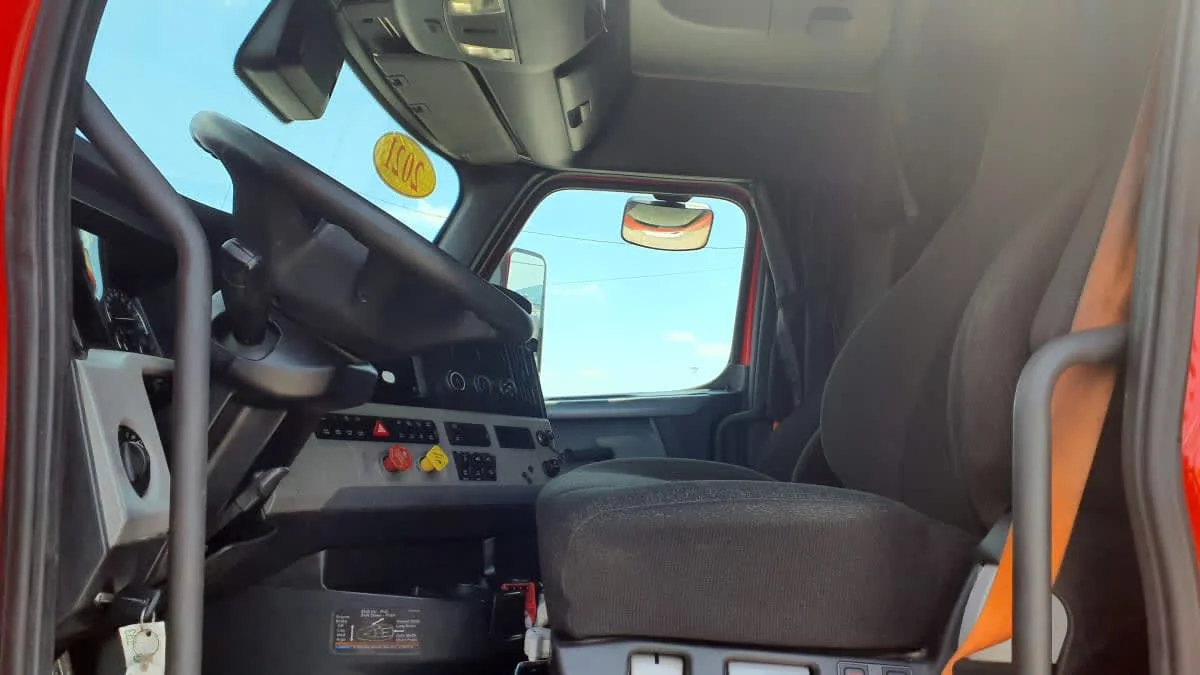 2021 Freightliner Cascadia in Birmingham, AL — photo 13