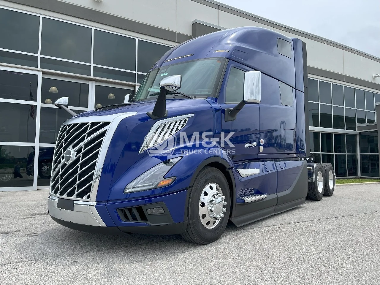2026 Volvo VNL 860 in Pendleton, IN