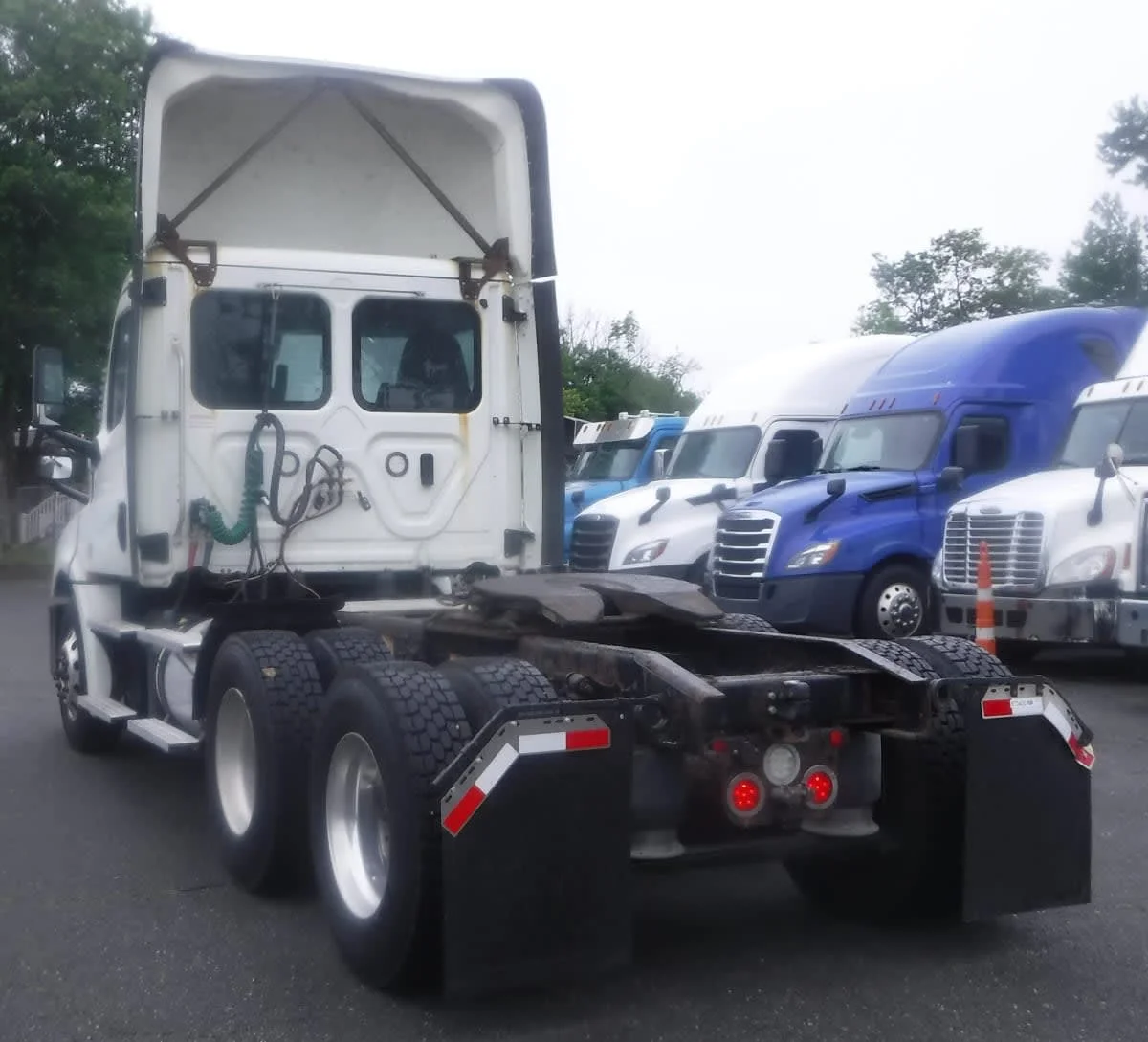 2020 Freightliner Cascadia - image 6