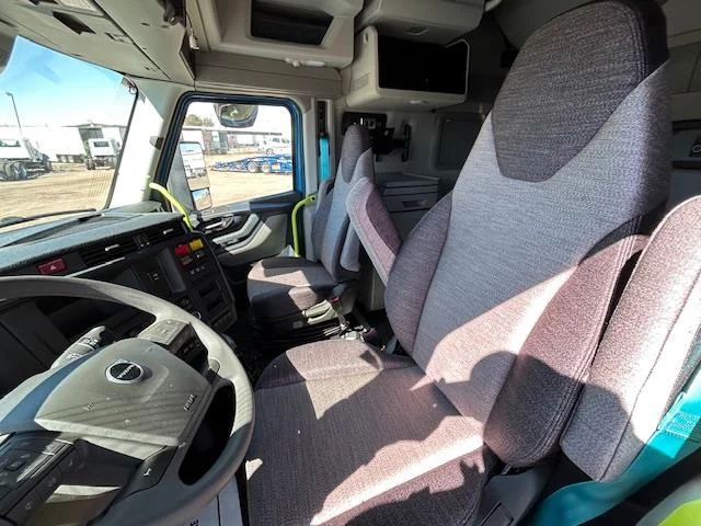 2026 Volvo VNL 860 - image 8