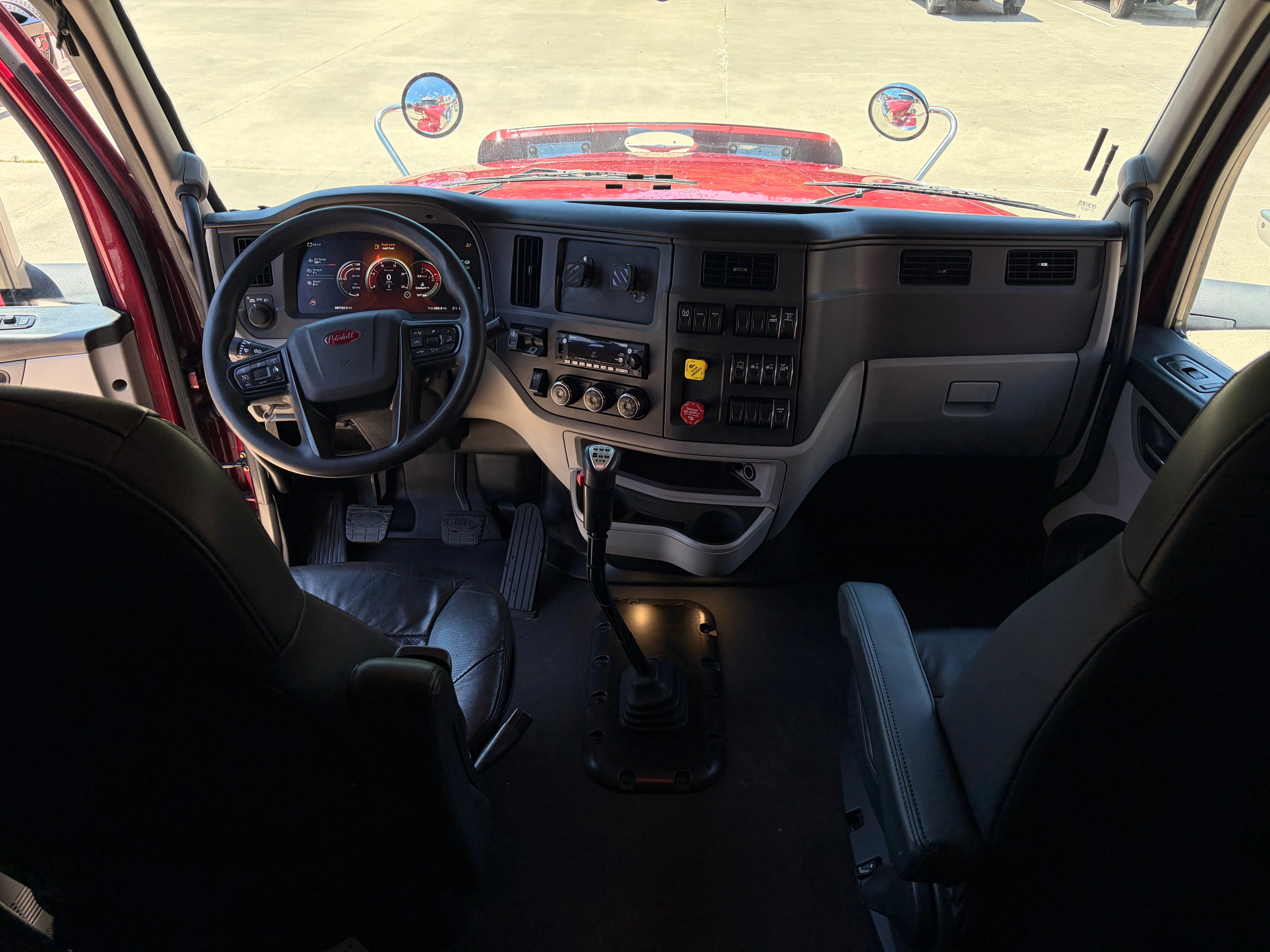 2022 Peterbilt 567 in Hattiesburg, MS — photo 10
