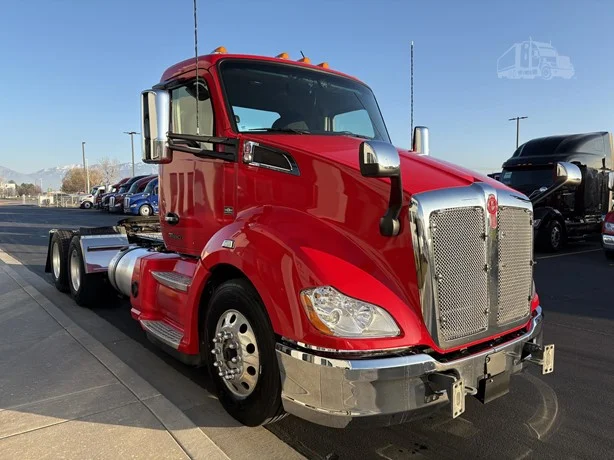 2022 Kenworth T680 - image 2