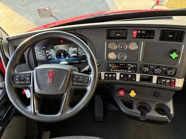 2022 Kenworth T680 - image 10