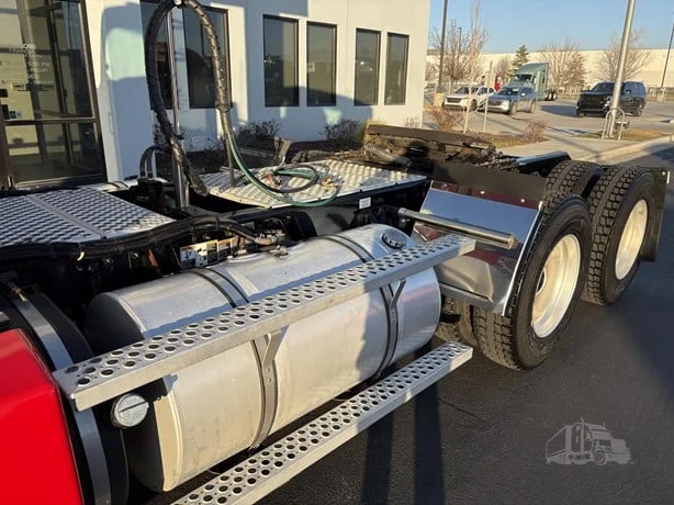 2022 Kenworth T680 - image 8