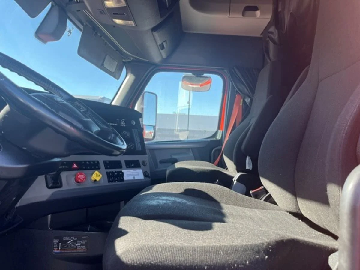 2020 Freightliner Cascadia in North Las Vegas, NV — photo 7