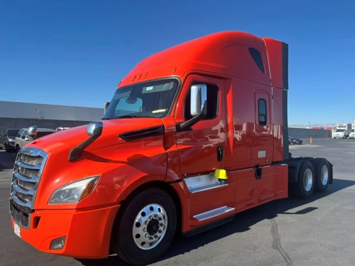 2020 Freightliner Cascadia in North Las Vegas, NV — photo 3