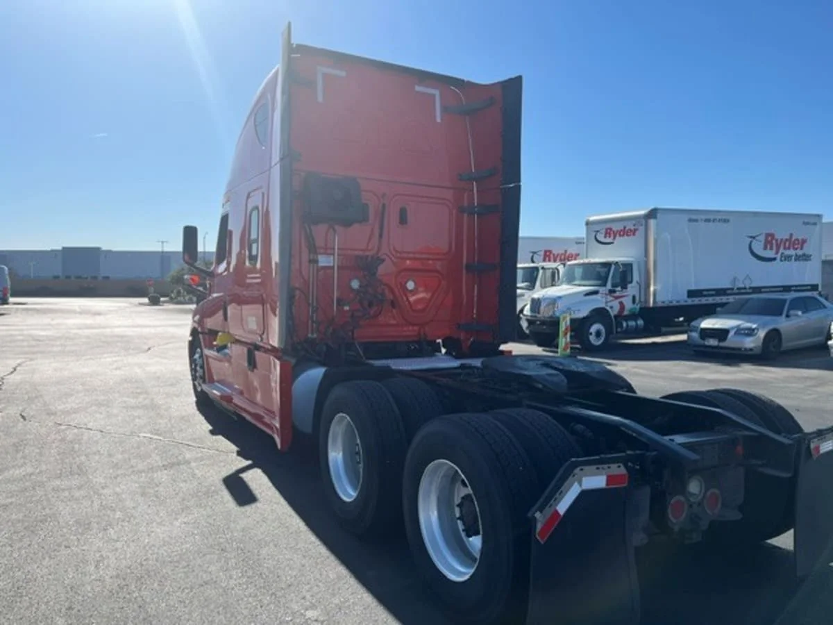 2020 Freightliner Cascadia in North Las Vegas, NV — photo 6