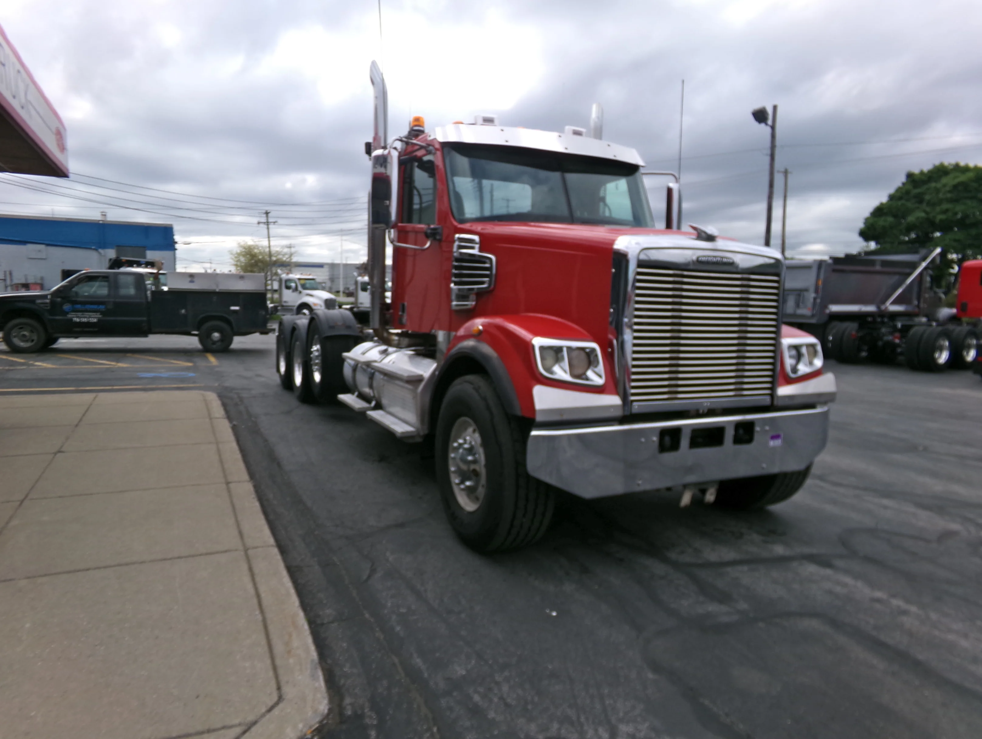 2019 Freightliner 122SD in Buffalo, NY — photo 2