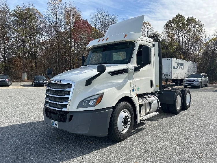 2019 Freightliner Cascadia in Greensboro, NC — photo 3