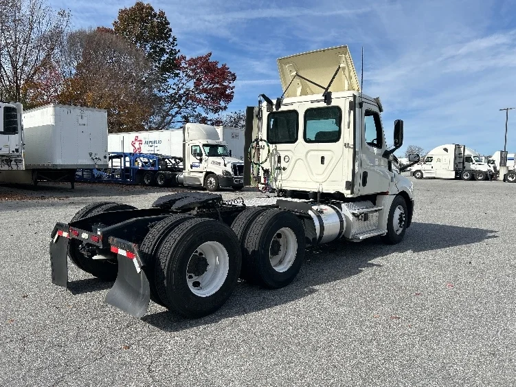 2019 Freightliner Cascadia in Greensboro, NC — photo 7