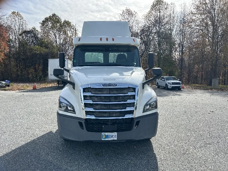 2019 Freightliner Cascadia in Greensboro, NC — photo 2