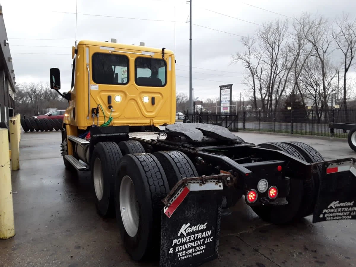 2020 Freightliner Cascadia in Kansas City, MO — photo 6